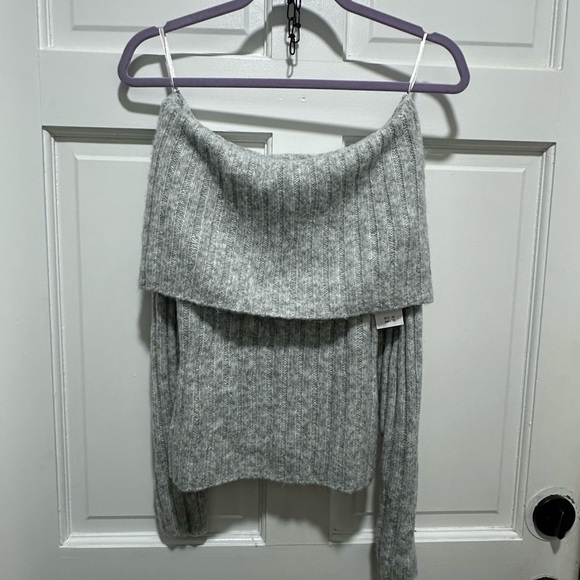 Abercrombie & Fitch Gray Off-Shoulder Ribbed Sweater NWT Size XS - Picture 2 of 5